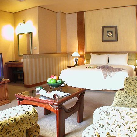 Park Motel Chiayi City Exterior photo