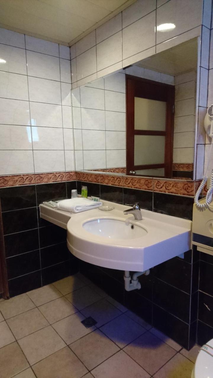 Park Motel Chiayi City Exterior photo